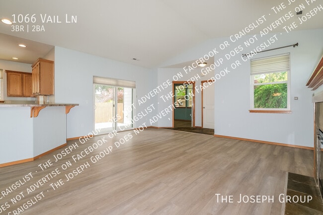 Building Photo - 1066 Vail Ln