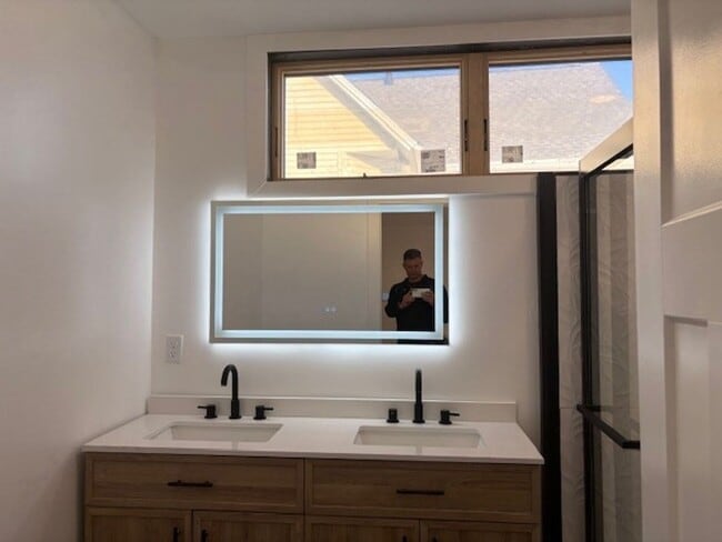 Building Photo - Step into modern luxury right here in Bloo...