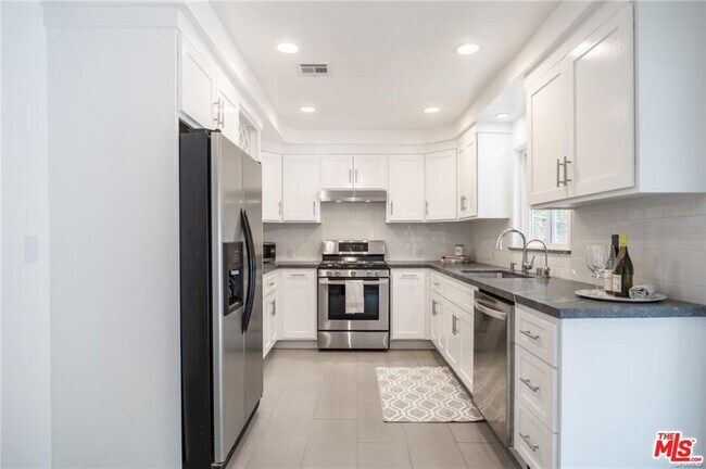 Building Photo - 3720 Ventura Canyon Ave