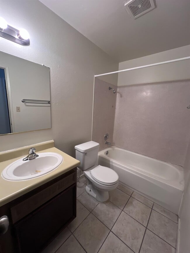 Building Photo - 481 Minnewawa Ave