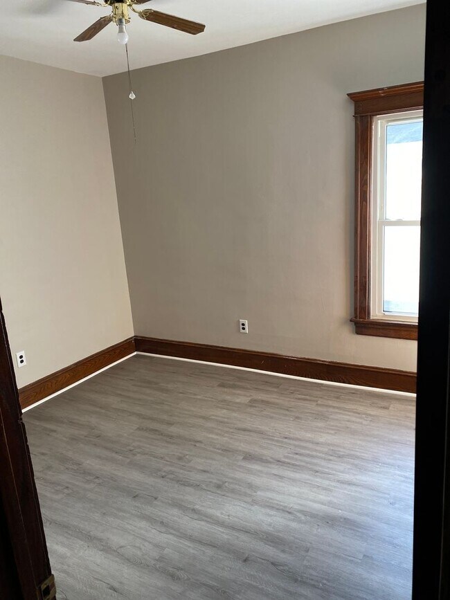 Building Photo - 1125-1127 Pittston Ave