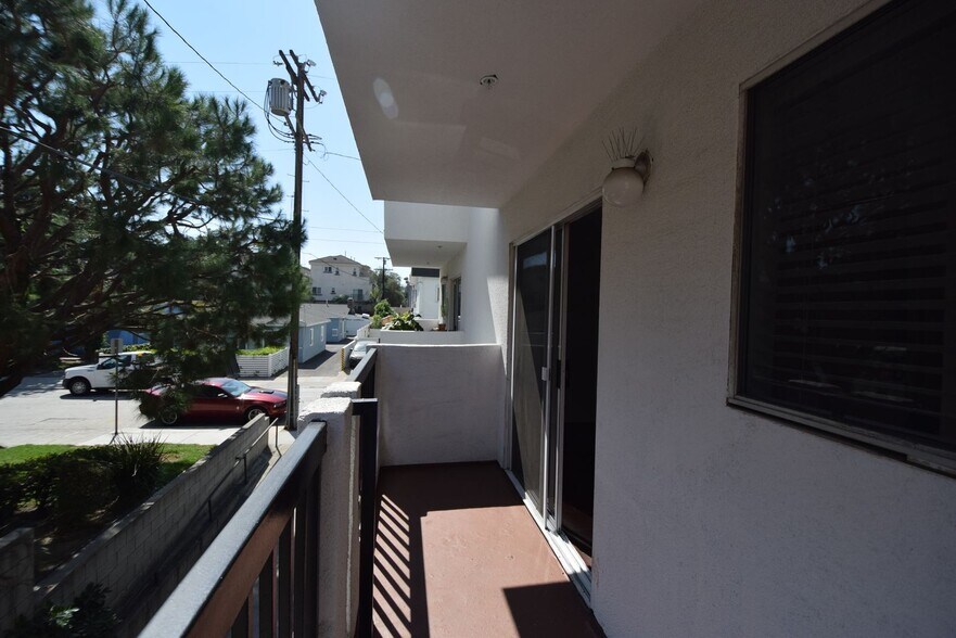 Building Photo - 5002 Tujunga Ave