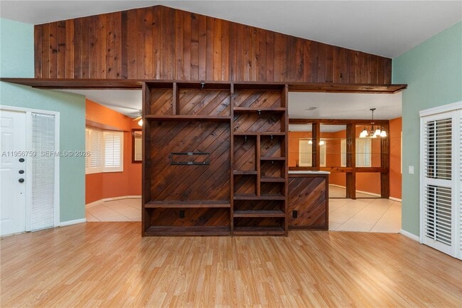 Building Photo - 9360 Chelsea Dr S