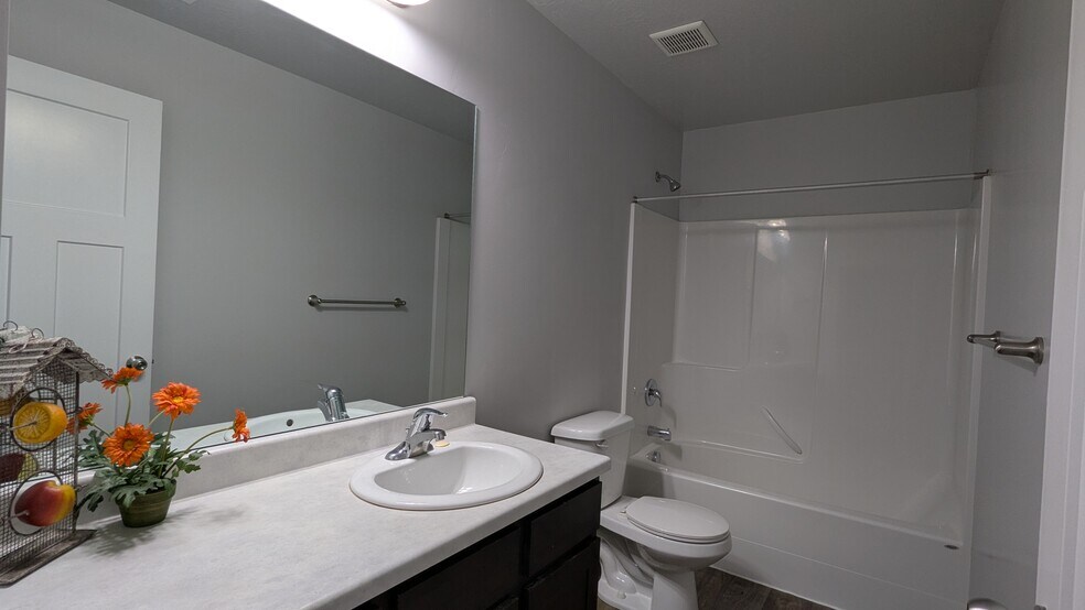 Building Photo - 2457 W 500 S