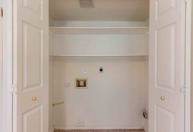 Building Photo - 14215 Spotted Cedar