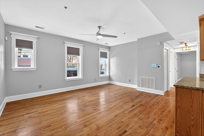 Building Photo - 608 Bramhall Ave