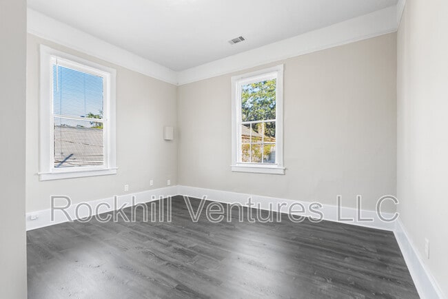 Building Photo - 508 W 42nd St