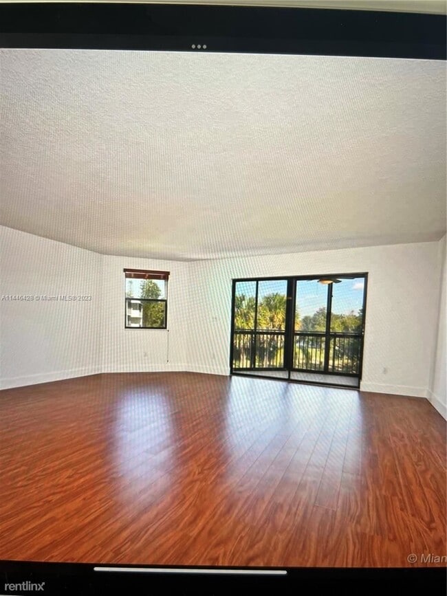 Building Photo - 3 br, 2 bath Condo - 16091 Blatt Blvd Apt 301