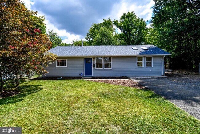 Building Photo - 5523 Halwis St