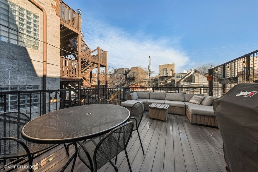 Private Outdoor Deck - 1033 N Hermitage Ave