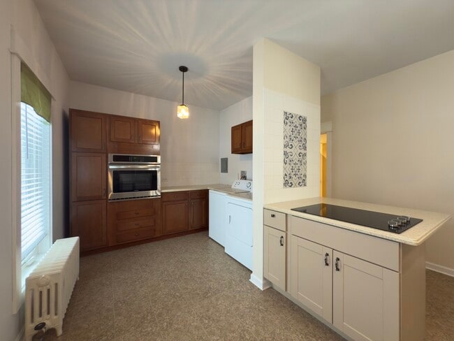 Building Photo - 717 Warner Ave