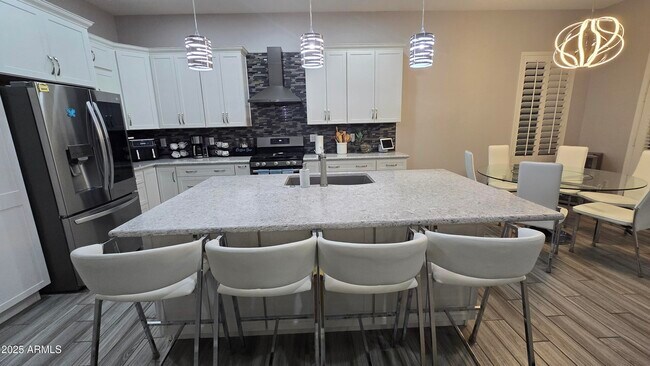 Building Photo - 17591 W Dahlia Dr