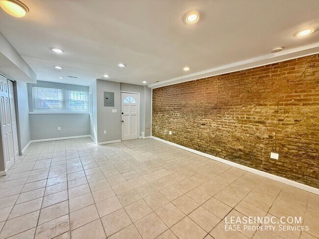 Building Photo - 203 R St NW