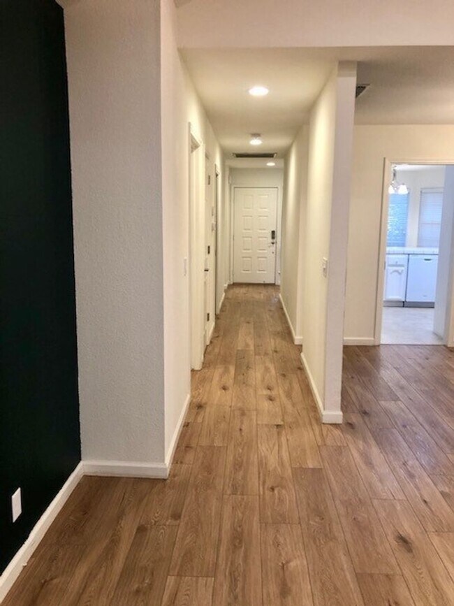 Building Photo - Charming and Spacious Home in Carmichael