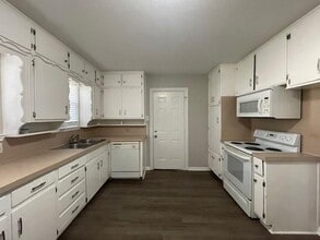 Building Photo - 1329 Harrison Ln