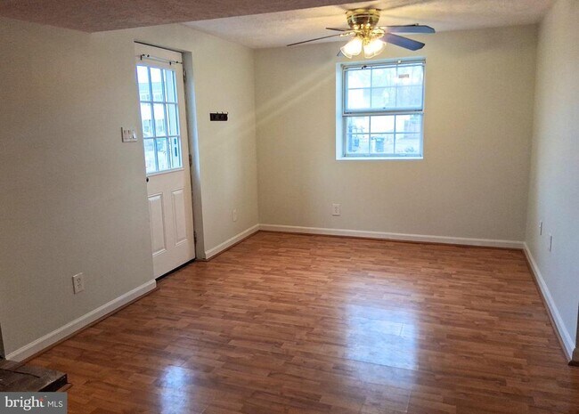 Building Photo - 14362 Southgate Ct