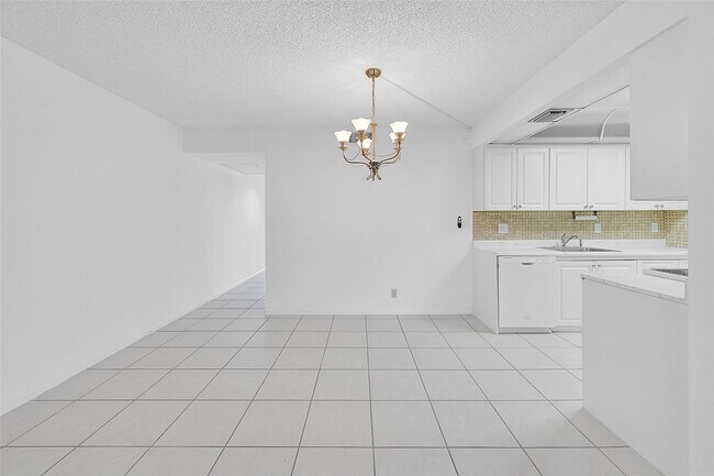 Building Photo - 3402 Bimini Ln