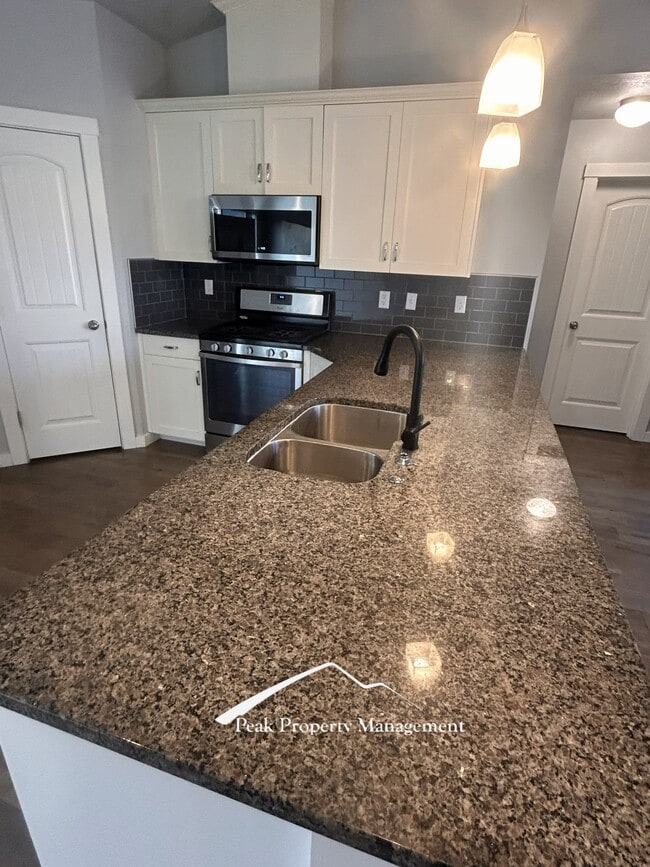 Building Photo - 2070 Kelly Dr