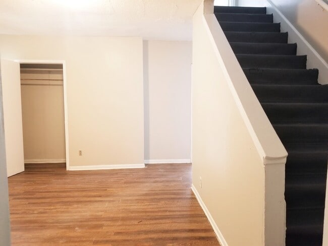 Building Photo - 3308 Bradley St SW