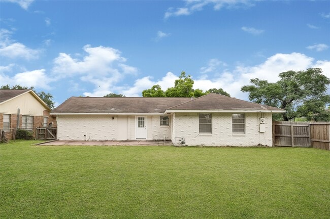 Building Photo - 506 Edgebrook Dr