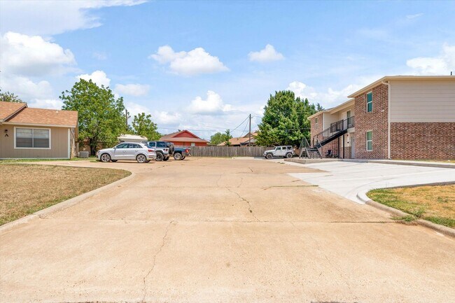 Building Photo - 1406 Courtney Pl
