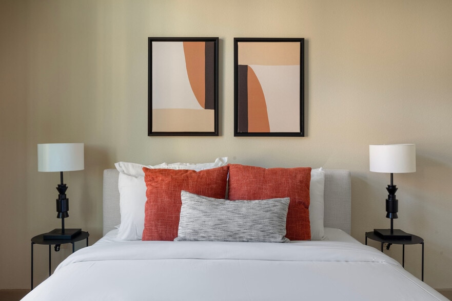 Building Photo - 5200 Iron Horse Pkwy