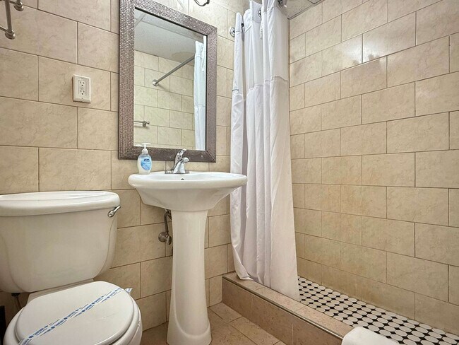 Building Photo - 215 Piedmont Ave NE