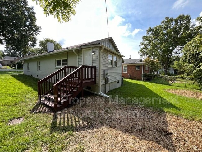 Building Photo - 65 Barber St NW