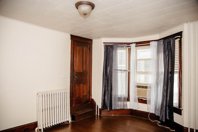 Building Photo - 33 E Gramby St