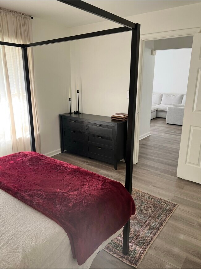 Building Photo - 539 Pineland Cir