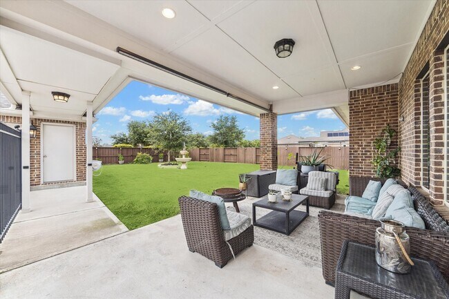Building Photo - 10110 Hooke Dr