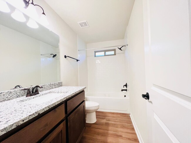 Building Photo - 10218 Lynwood Vlg