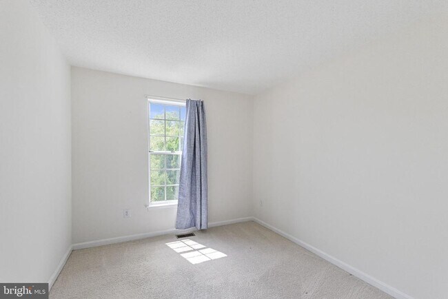 Building Photo - 2209 Bear Valley Terrace