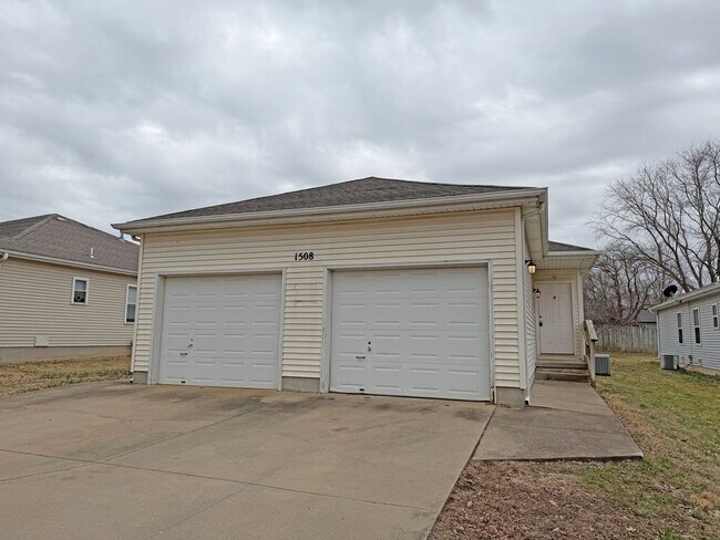 Building Photo - 1508 W Rainey St