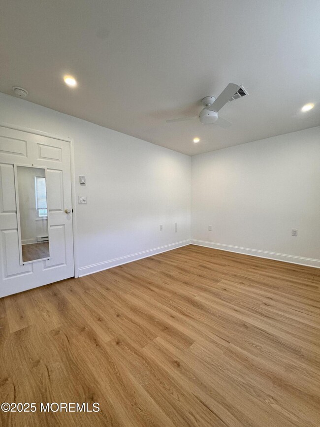 Building Photo - 878 Balmoral Ct