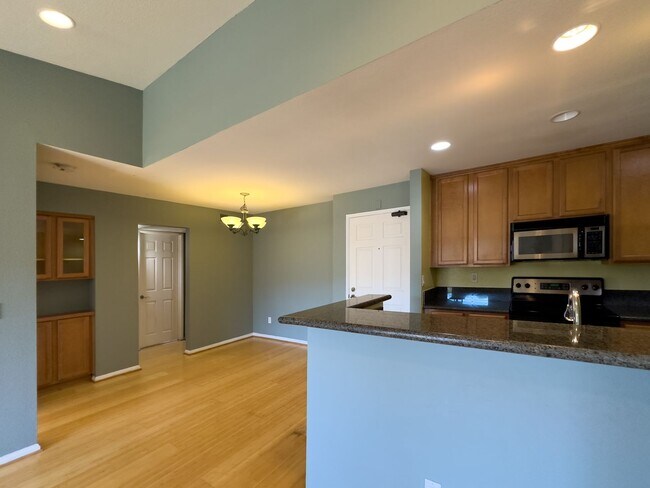 Building Photo - 7160 Shoreline Dr