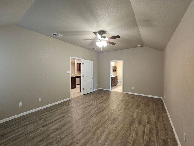 Building Photo - RENT REDUCTION - AVAILABLE NOW!