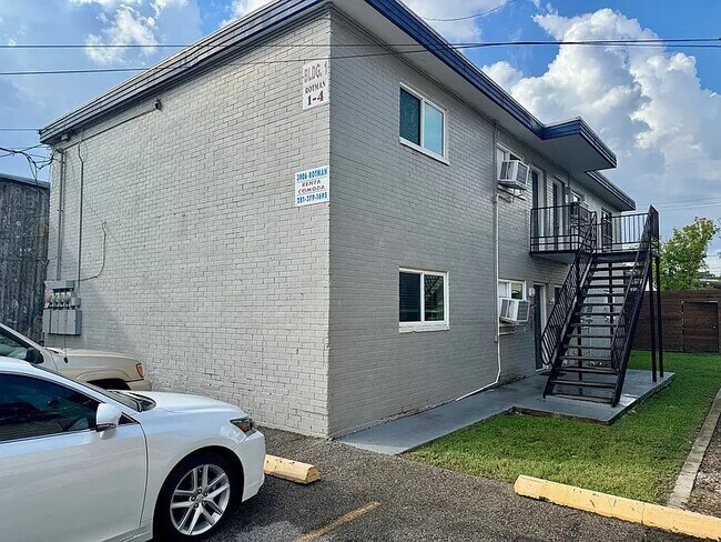 Building Photo - 3906 Rotman St