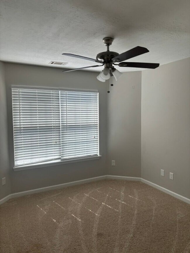 Building Photo - 5036 Reynolds Way