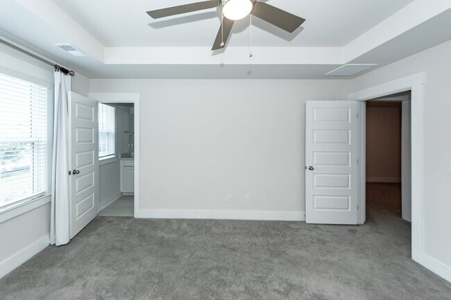 Building Photo - 7722 Park Gate Dr