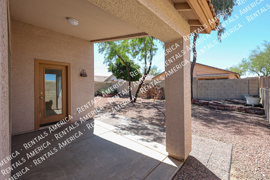 Building Photo - 17463 W Rock Wren Ct