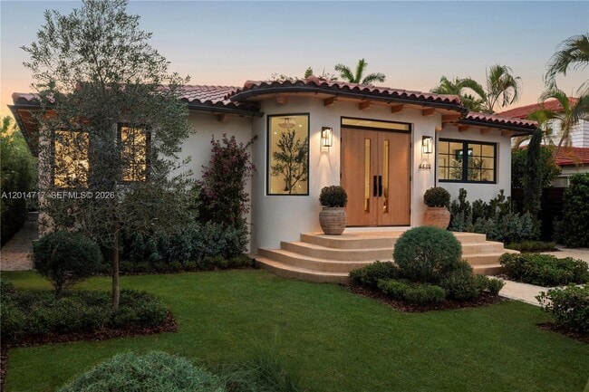 Building Photo - 4430 Royal Palm Ave