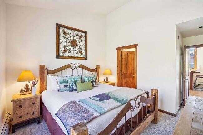 Building Photo - Move in special! Walk to Main Street and the Slopes! Amenities Abound! MOST UTILITIES Included! G...
