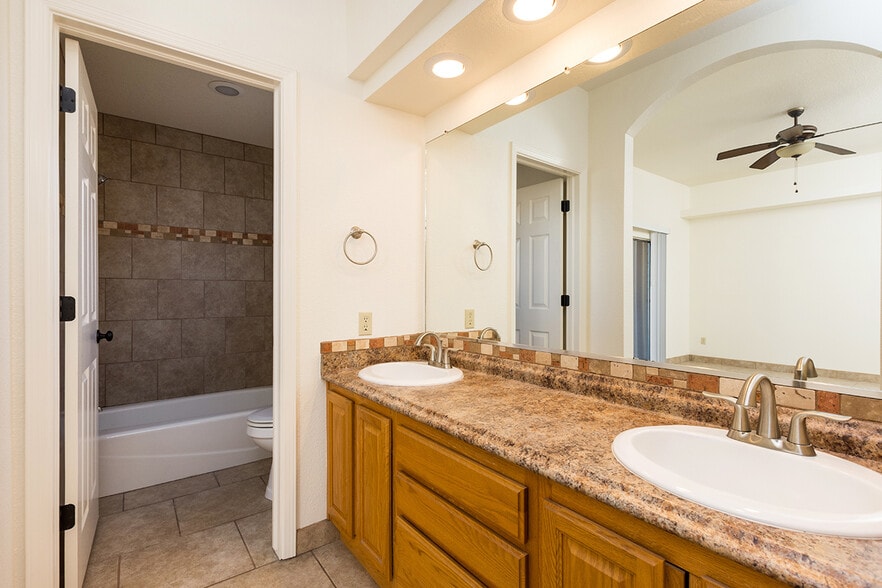 Building Photo - 2357 Saturn Cir