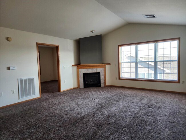 Building Photo - 3076 Selkirk Dr