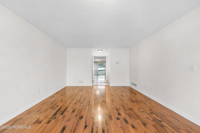 Building Photo - 2230 Bridge Ave