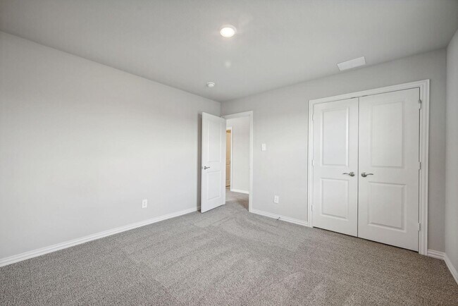 Building Photo - 706 Hemingway Ln