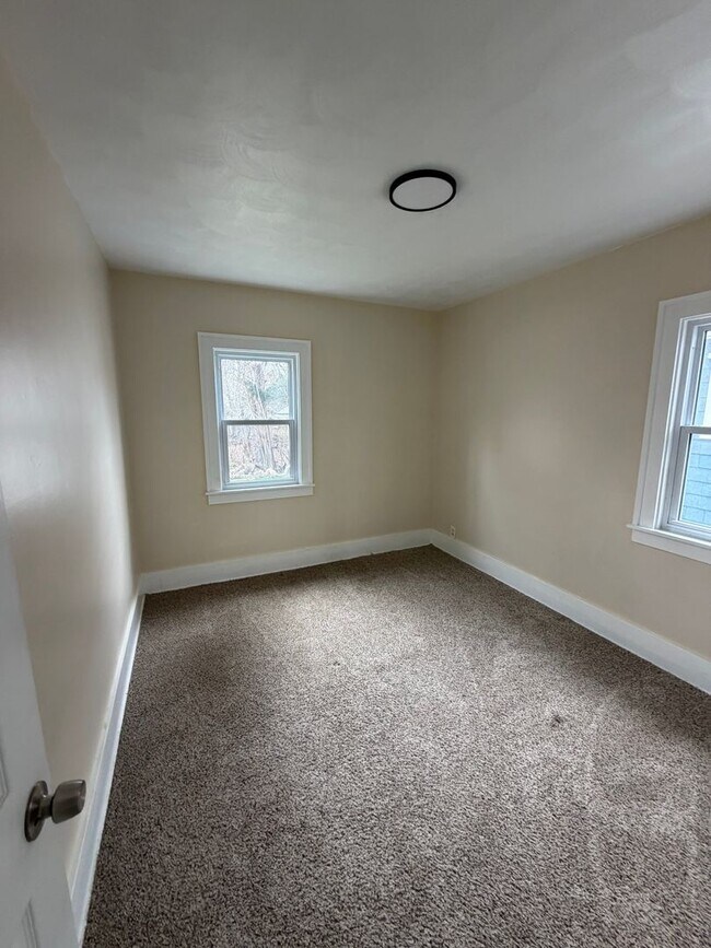 Building Photo - 2 Bed / 1 Bath House for Rent — Lansing, MI