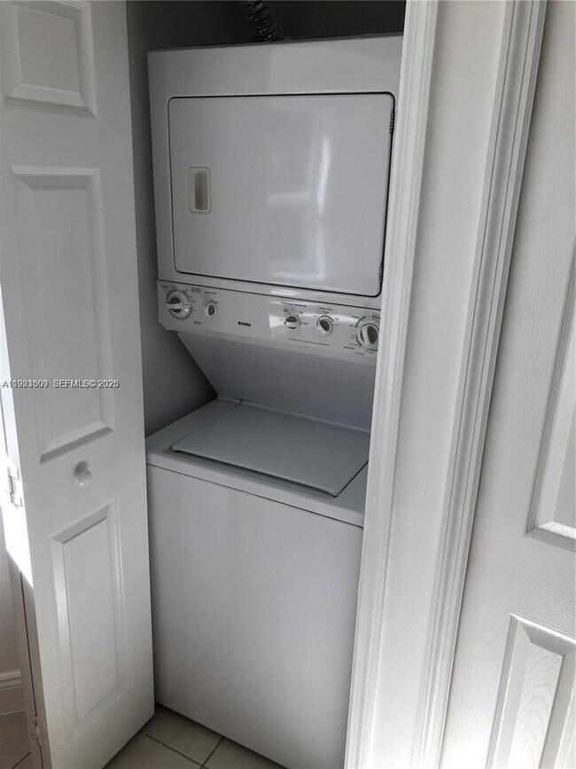 Building Photo - 1240 SE 31st Ct