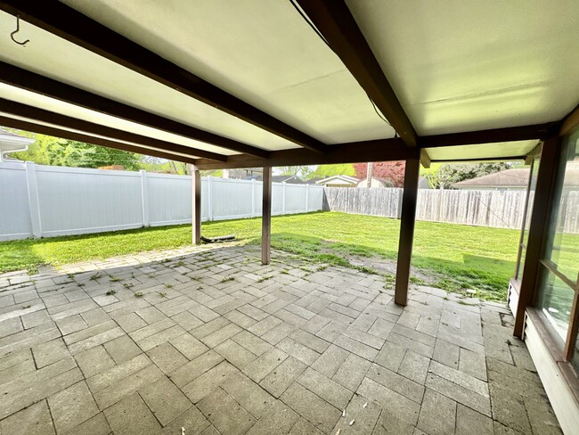 Building Photo - 2515 Douglas Ave